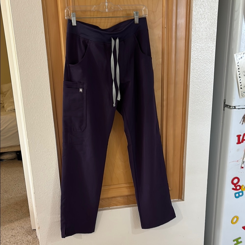Women’s FIGS pants